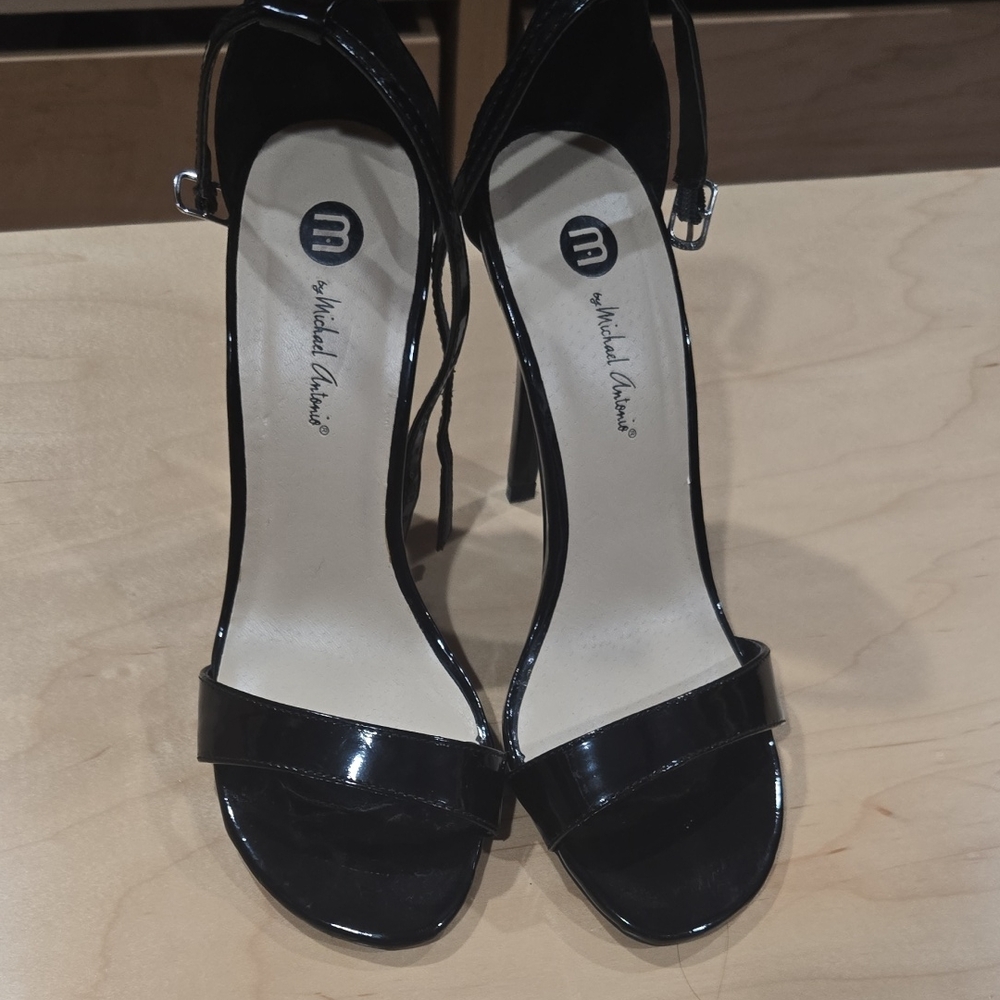 Michael Antonio Glossy Black Heels